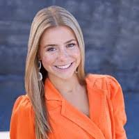 Allison Travis's Instagram, Twitter & Facebook