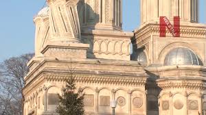 La aceasta ultima sarbatoare, moastele sfintei sunt scoase afara si credinciosii trec pe sub. Manastirea Curtea De Arges Balada Mesterului Manole Prima Parte Youtube