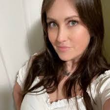 Emily Stuart's Instagram, Twitter & Facebook