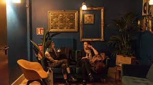 Tram lines #2, #3 and bus #32 are the closest stops with public transportation. Folks Club In Der Isarvorstadt Einfach Locker Machen Munchen Sz De