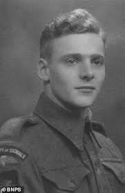 D-Day hero Harry Read who was dropped behind enemy lines during Normandy  landings dies aged 97