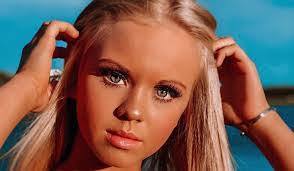 Mia Kim's Instagram, Twitter & Facebook