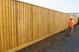 Pine Paling Fence Lapped Capped And Sleeper Base Jpg 640 427 Timber Fencing Fence Design Wooden Gates Driveway