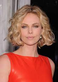 15 Female Celebrities With Round Faces Hairstyles Weekly Hair Styles Short Hair Styles Trendy Short Hair Styles