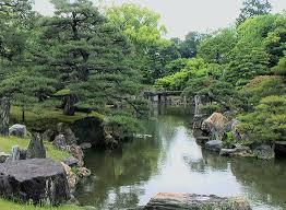 Neben der vorstellung japanischer gartenformen findest du hier nützliche hinweise, nach welchen regeln man einen japanischen garten anlegen sollte und mit welchen. Japanische Garten