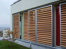 Holz Jalousie Moderne Schiebelatten Haus Rahmung Haus Gestalten Aussenjalousien Sonnenschutz Fenster
