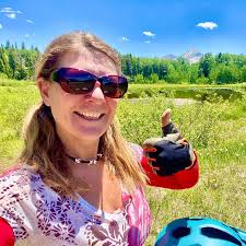 Anyone know of any jobs full time with weekends off? I have worked in  customer service for 10 plus years. Thank you