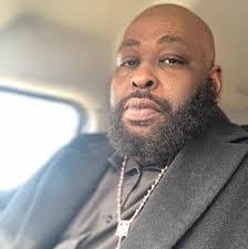 Melissa Vanhouten's Instagram, Twitter & Facebook