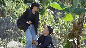 Hướng dương ngược nắng là câu chuyện về những người phụ nữ nhà họ cao mà sự mạnh mẽ đưa họ vượt qua số phận nhưng lại là sự ngăn cách họ đến với hạnh phúc. HÆ°á»›ng DÆ°Æ¡ng NgÆ°á»£c Náº¯ng HÆ°á»›ng DÆ°Æ¡ng NgÆ°á»£c Náº¯ng Táº­p 29 Huong Duong Nguoc Nang Ttvh Online