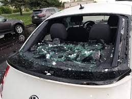 O granizo pode danificar tanto o carro quanto a casa e, embora poucos sejam os métodos de prevenção, muitas são as técnicas para reparar o estrago. Chuva De Granizo Destroi Carros E Mata Animais Em Zoologico Nos Eua Noticias R7 Internacional