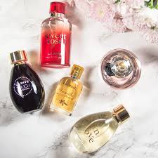 Hij lijkt inderdaad veel op la vie est belle van lancome, hoewel echte fans deze dupe wel wat minder zullen vinden. La Rive Dupes Marie Theres Schindler Beauty Blog