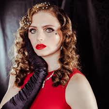 Too glam to give a damn😎👠