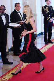 Ivanka Stuns In Sleeveless Black Dress At Wh Celebration Robe
