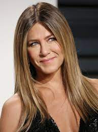 Jennifer Aniston Is Netflix S Next Star Refinery29 Jennifer Aniston Haircut And Color Jen Aniston