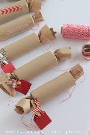 Tom smith, a sweet maker, thought of including short paper mottos in between his sweets and their wrappers in much the same. Easy Diy Holiday Cracker Craft Homemade Heather