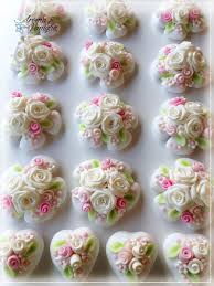 Mini cakes decorate per il battesimo. Segnaposto Matrimonio Zollette Di Zucchero