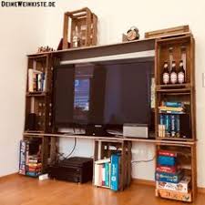 Aus apfelkisten oder weinkisten sowie zwischenböden und regalbrettern lässt sich ein günstiges und praktisches #trendmöbel 2020 aus obstkisten. 24 03 Weinkisten Tv Boards Ideen Weinkisten Weinkiste Kiste