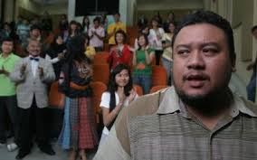 This movie tells a tale of saadom who is a successful nasi kandar businessman in pulau pinang. Afdlin Shauki Is Papa Dom News Features Cinema Online