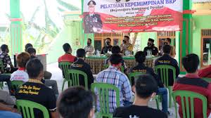 Karena prestasinya yang baik selama bekerja di wilayah pamulang, saat ini bang andi dipindah. Trans Bojonegoro Laman 88 Dari 107 Koran Digital Bumi Angling Darma