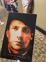 Ghost tour photos show mysterious figure in mirror