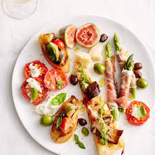 Uitgebreid assortiment met antipasti wat zeer geschikt is als borrelhapje gedurende de gehele middag of avond. Antipasti Rezepte Vorspeisen Aus Italien Essen Und Trinken