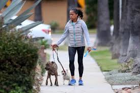 Vive en el barrio de crenshaw, uno de los más conflictivos de los angeles. Iq0qbnfpwzy6em
