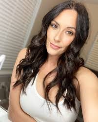 Lori Arp's Instagram, Twitter & Facebook