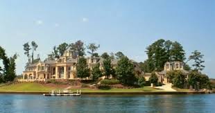 Richard Scrushy S Amazing Lake Martin Al Lake Home He Is The Former Ceo Of Healthsouth Now In Prison Mansions Lake House House Exterior