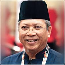 Edmund santhara menyantuni 3 keluarga mangsa kebakaran kampung batu muda empat tin di pusat pemindahan sementara, dewan serbaguna jinjang utara.pic.twitter.com/u1mwlpphvz. Senarai Penuh Barisan Menteri Dan Timbalan Menteri Malaysia 2020
