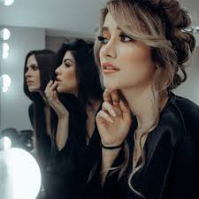 Nos encanta la confianza que proyectan nuestras candidatas! 👸🏻. •  Agradecemos a los expertos del maquillaje y estilismo ✨ por realzar la  belleza de nuestras candidatas y proyectar toda su personalidad, no