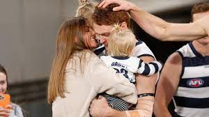 Gary rohan's new partner madi bennett introduces herself as a physio at bodylab health. Afl 2021 Gary Rohan And Girlfriend Madi Bennett Kiss Amie Rohan Wife Geelong Vs Richmond News Daily Telegraph