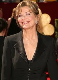 Lucille bluth is easily the most gifable character in 'arrested development'. Bebkfzchtf7mzm