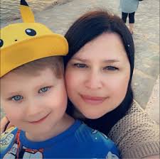 Does anyone know roughly what time her show finishes or how long it goes  for. Thank you