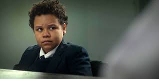 Grace fraser, uma mulher de sucesso em cuja vida se abre um abismo quando uma morte violenta. Edan Aleksander Edan Alexander Aktyor Fotografii Gollivudskie Aktyory Kino Teatr Ru