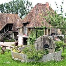 Les Plus Beaux Villages De France Beuvron En Auge Normandie Village Francais Beaux Villages