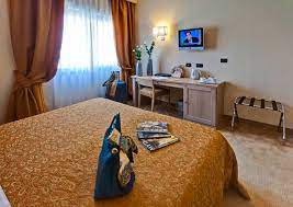 Ⓘquesta destinazione può avere tasse aggiuntive a persona che sono escluse nei prezzi sottostanti. Best Western Hotel Rome Airport Rome 2 2 6 6 Price Address Reviews