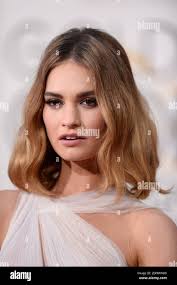 Lily james 2016 -Fotos und -Bildmaterial in hoher Auflösung