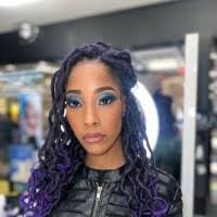 Lisa Findlay's Instagram, Twitter & Facebook