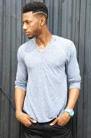 Le flat top est une coiffure afro homme emblématique des sportifs et, en particulier, des basketteurs. Coiffures Afro Homme Inspiration En Images