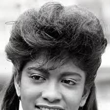 Sara Zelenak : London Remembers, Aiming to capture all memorials in London