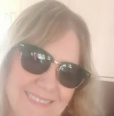 Did the red and blue vehicle win the race in South Kempsey?