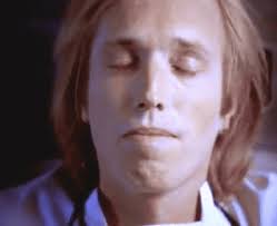 LA MUERTE PERSIGUE A LA MUSICA