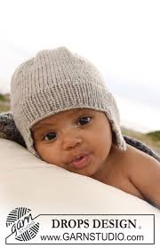 Diese wundervolle kindermütze hält nicht nur besonder gut warm, sondern sieht auch echt cool aus. Sky High Drops Baby 20 9 Kostenlose Strickanleitungen Von Drops Design