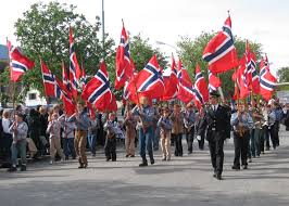 Formålet med minibokopplegget om 17.mai er å lære hvorfor og hvordan dagen feires i norge. Fil Flaggborg 17mai Jpg Wikipedia