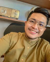 Why so pogi, DJ Nick? 😍 DJ Nick is here to keep you company 'til 6PM! 🥰