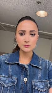 Leah Tierney's Instagram, Twitter & Facebook