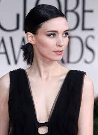 And who dyed her asymmetrical hair jet black because, well, she ran out of green dye. Rooney Mara Photostream Rooney Mara Rooney Mara Hair Beauty