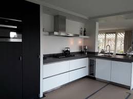 het grootste voordeel van een hoekkeuken is dat deze extra veel opbergruimte heeft vaak meer dan in een rechte keuken zoek keuken idee keuken indeling keuken