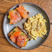 Pauline Mlle Fg L On Instagram Tartine œuf Brouille Hello Les Foodies J Espere Que Vous Alle Gourmet Sausage Smoked Bacon Scrambled Eggs With Cheese