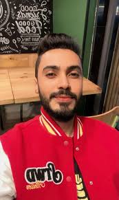 أشتريه بماء عيني من أراه أحن مني عني ♥️ #معتصم_البكوش #فنان_الحب